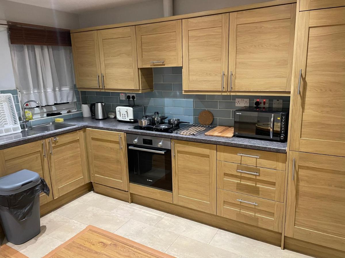 2 Bedroom Apartment Chiswick Park Tube Station London Bagian luar foto