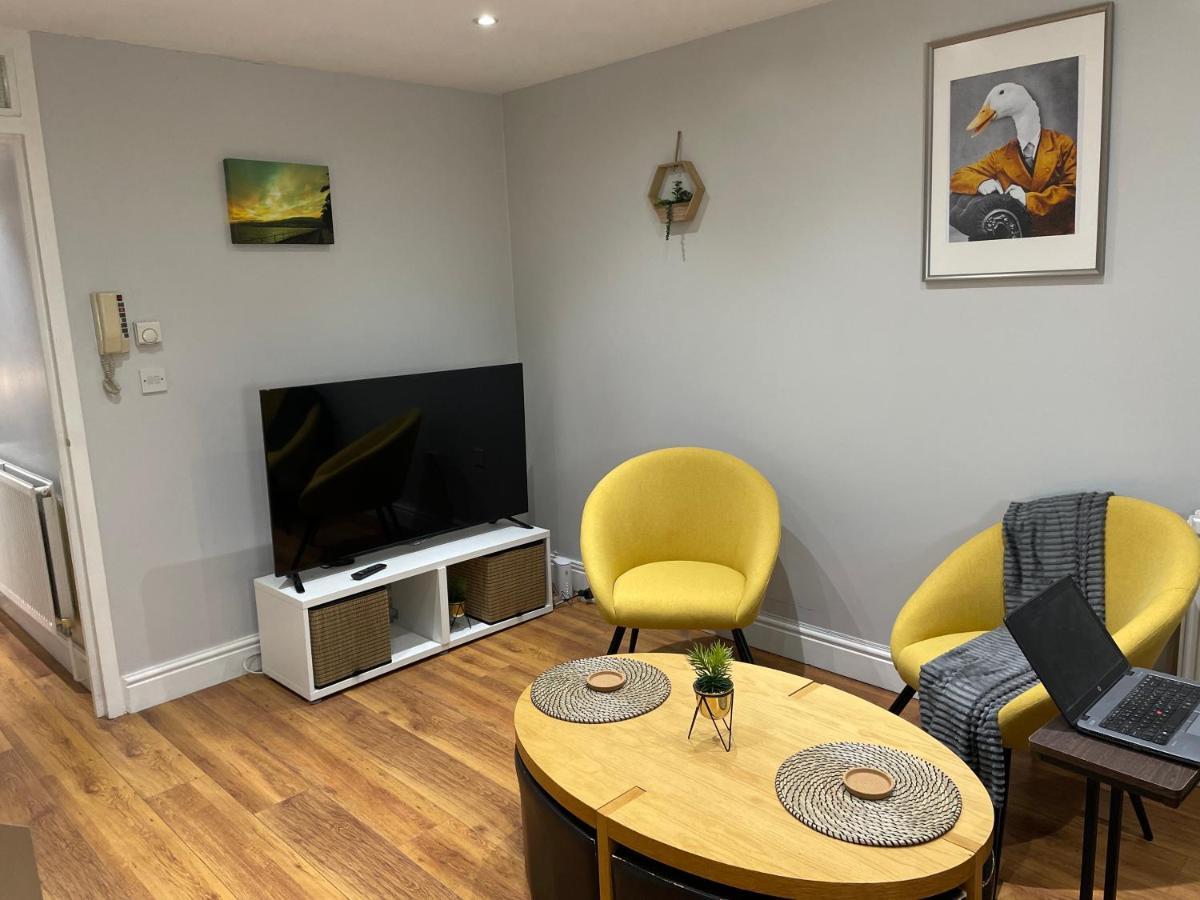 2 Bedroom Apartment Chiswick Park Tube Station London Bagian luar foto