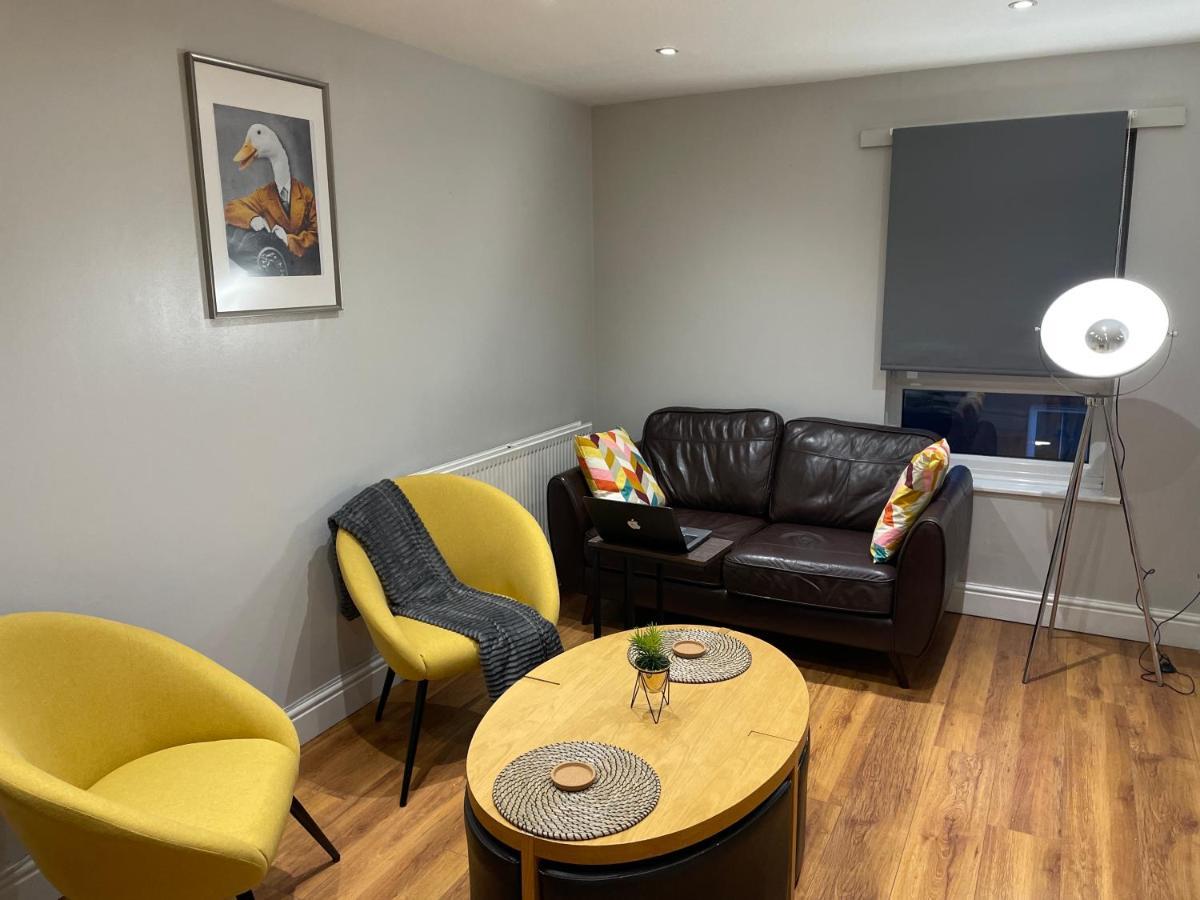 2 Bedroom Apartment Chiswick Park Tube Station London Bagian luar foto