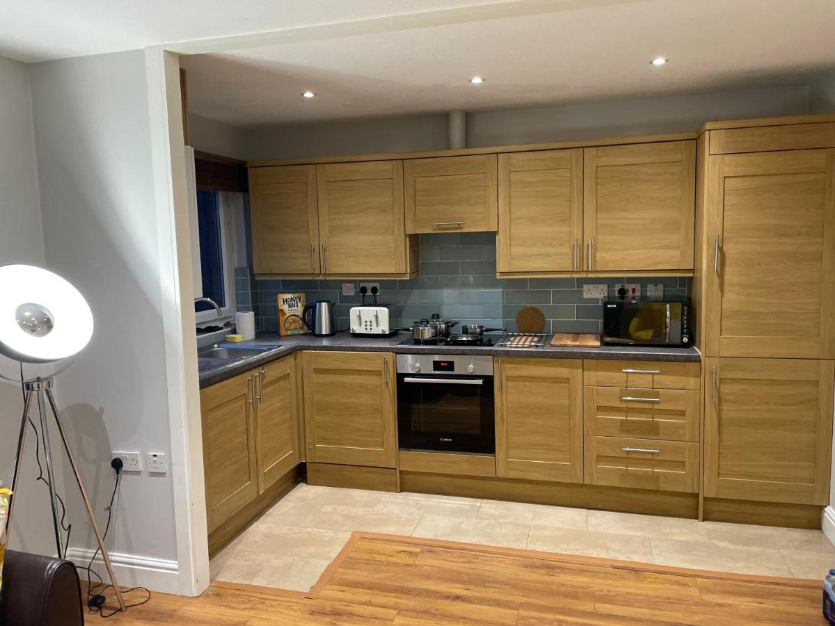 2 Bedroom Apartment Chiswick Park Tube Station London Bagian luar foto