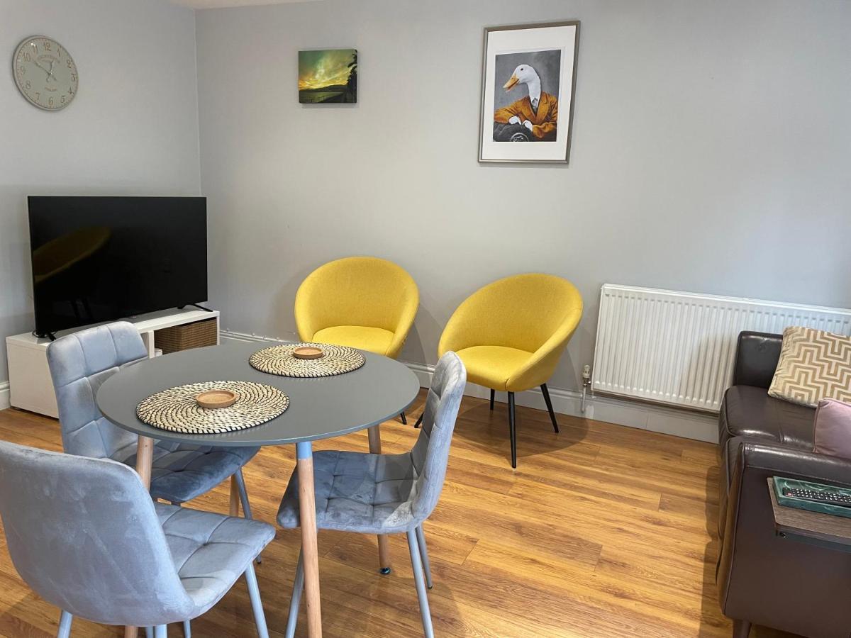 2 Bedroom Apartment Chiswick Park Tube Station London Bagian luar foto