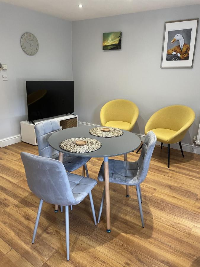 2 Bedroom Apartment Chiswick Park Tube Station London Bagian luar foto