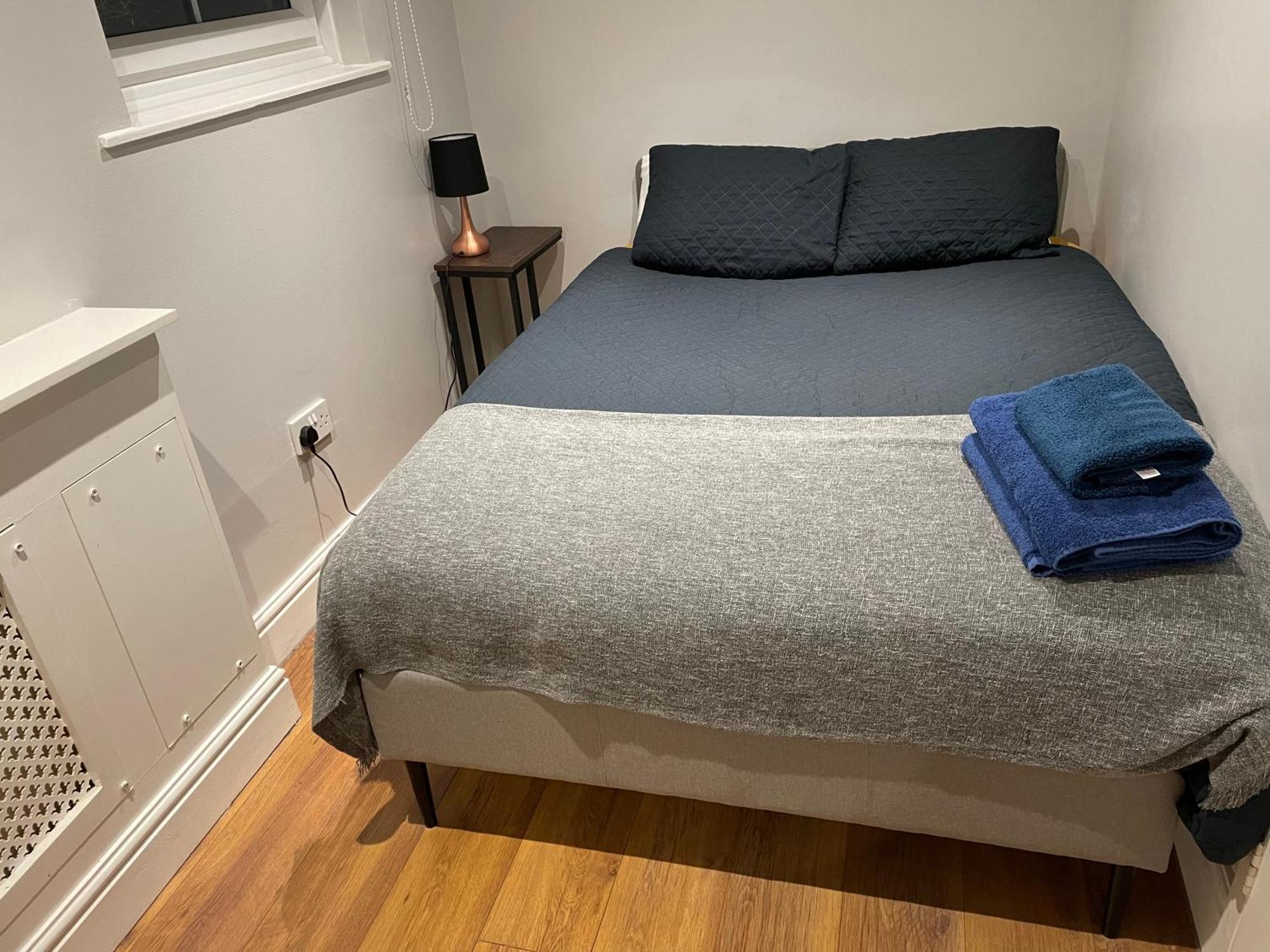 2 Bedroom Apartment Chiswick Park Tube Station London Bagian luar foto