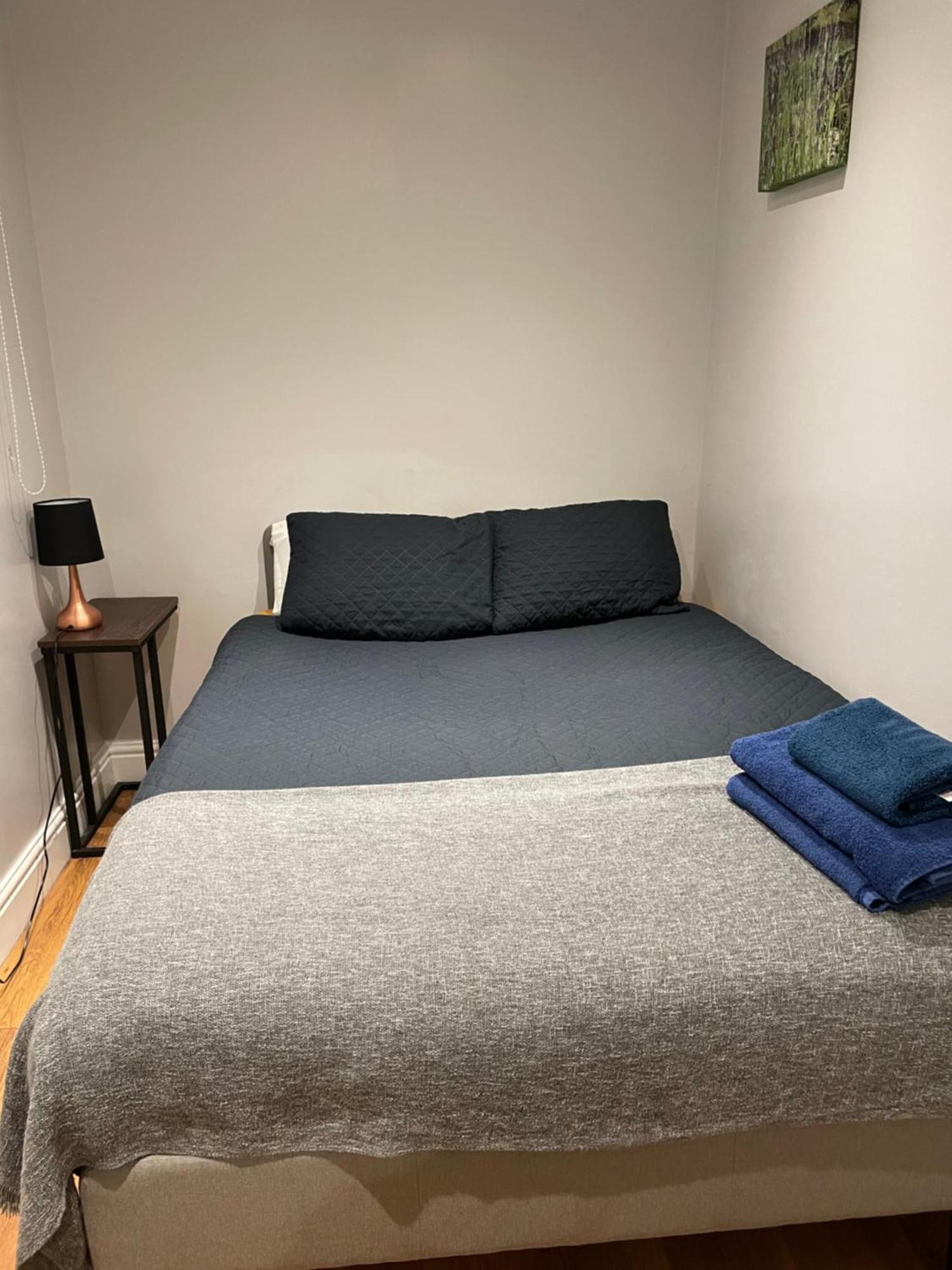 2 Bedroom Apartment Chiswick Park Tube Station London Bagian luar foto