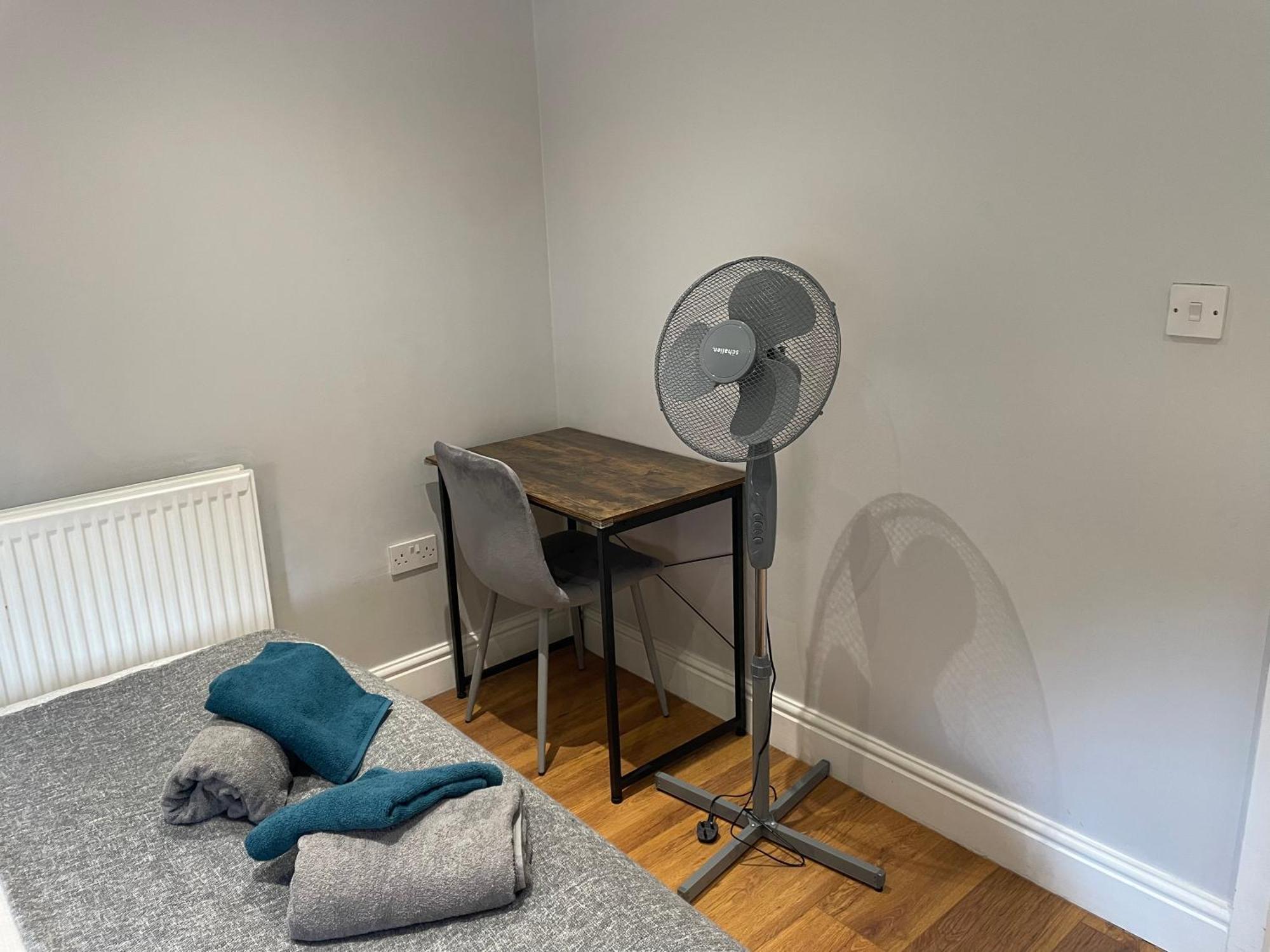 2 Bedroom Apartment Chiswick Park Tube Station London Bagian luar foto